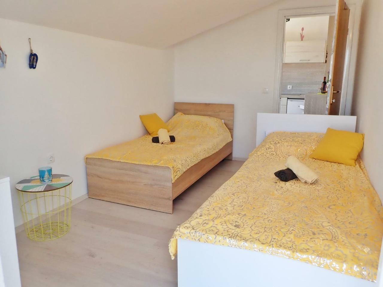 Apartment Ela Enjoy Breathtaking Seaview Селине Екстериор снимка